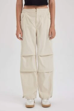 DeFacto Coool Paraşüt Gabardin %100 Pamuk Pantolon 17 DeFacto Coool Paraşüt Gabardin %100 Pamuk Pantolon -Tunik Style A2281AX 23SP BG33 07 01