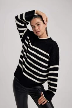 DeFacto Relax Fit Bisiklet Yaka Kazak -Tunik Style A3887AX 23WN BK27 05 01