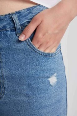 DeFacto Boyfriend Yırtık Detaylı Jean Uzun %100 Pamuk Pantolon -Tunik Style A5157AX 23HS NM39 05 01