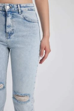 DeFacto Yırtık Detaylı Kesik Uç Paça Uzun Jean Pantolon -Tunik Style A7011AX 23HS NM39 05 01