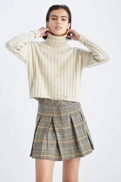 DeFacto Balıkçı Yaka Oversize Fit Ekstra Yumuşak Crop Triko Kazak