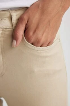 DeFacto Rebeca Slim Fit Yüksek Bel Gabardin Pantolon 15 DeFacto Rebeca Slim Fit Yüksek Bel Gabardin Pantolon -Tunik Style M0649AZ 23SM BG732 05 01