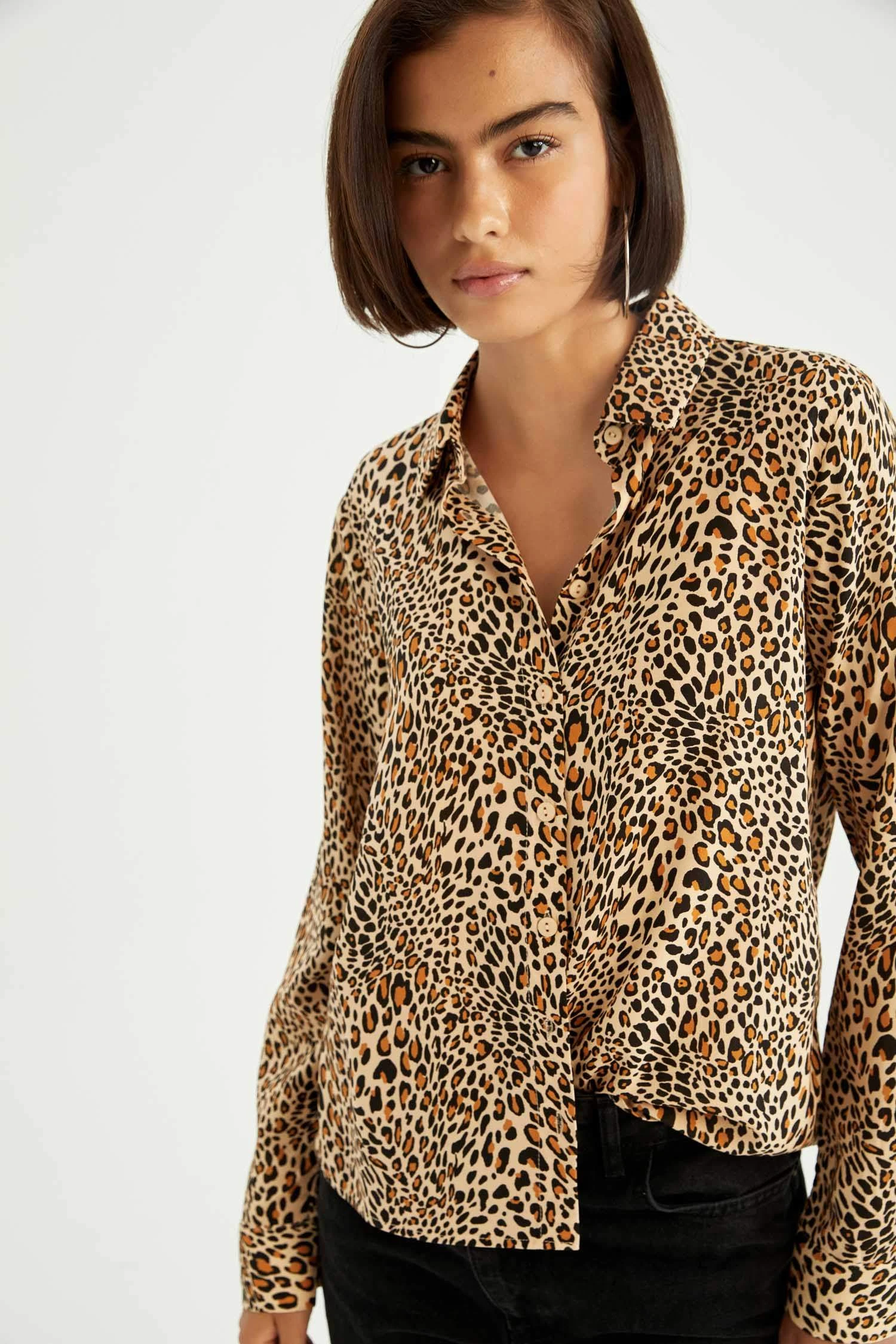 DeFacto Regular Fit Leopar Desenli Viskon Gömlek 3 DeFacto Regular Fit Leopar Desenli Viskon Gömlek