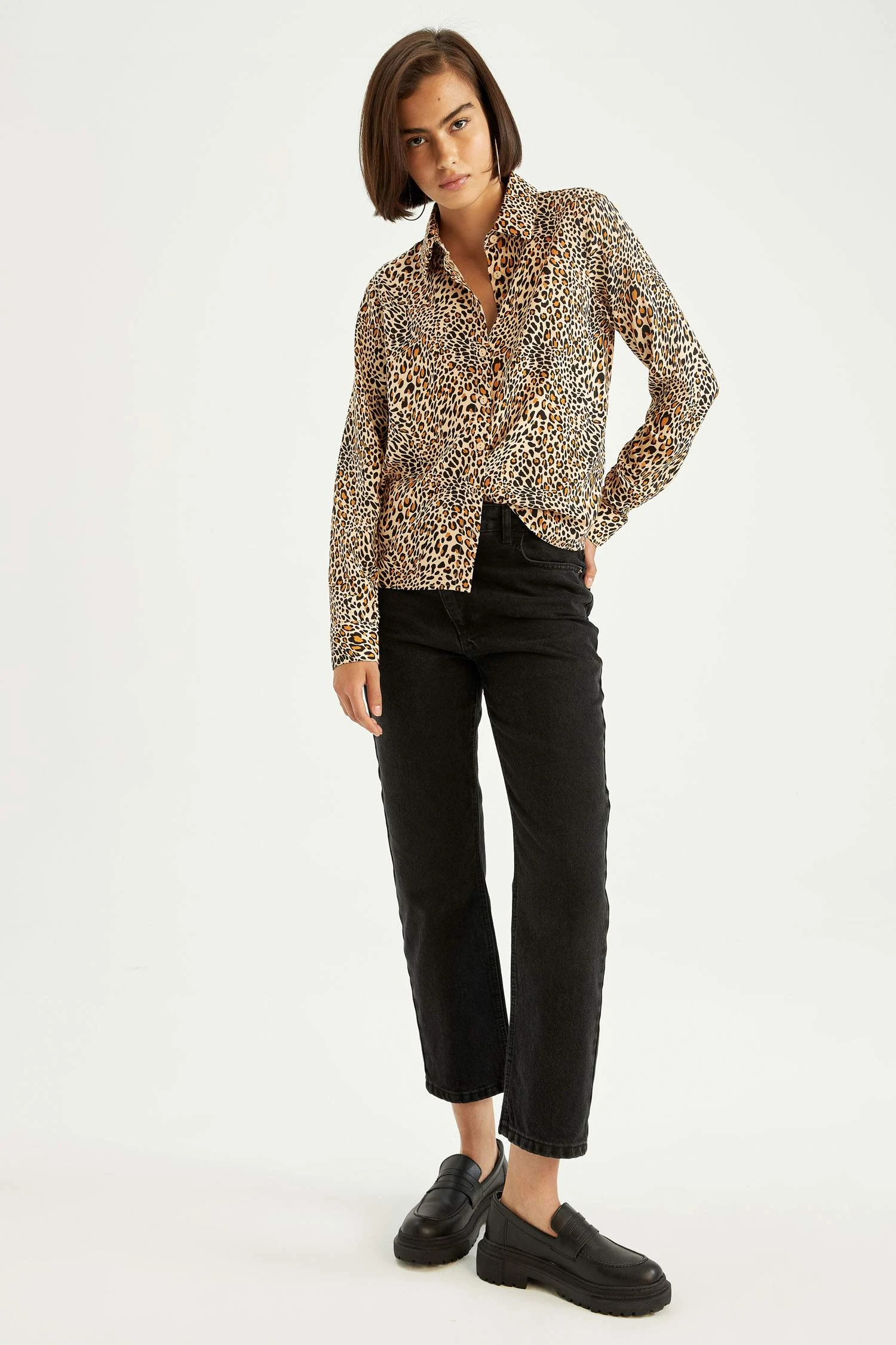 DeFacto Regular Fit Leopar Desenli Viskon Gömlek 4 DeFacto Regular Fit Leopar Desenli Viskon Gömlek – Bild 2