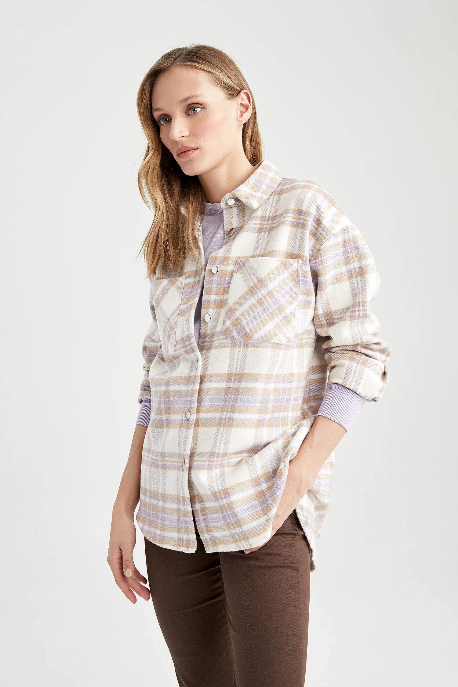 DeFacto Oversize Fit Retro Ekoseli Oduncu Gömlek Tunik 6 DeFacto Oversize Fit Retro Ekoseli Oduncu Gömlek Tunik – Bild 4