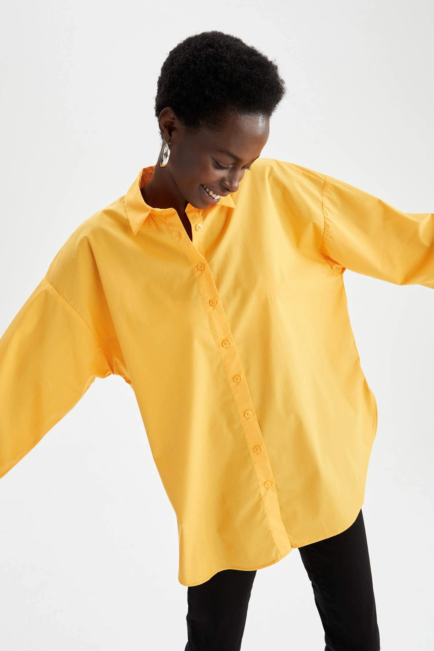 DeFacto Oversize Fit Uzun Kollu Poplin %100 Pamuk Gömlek 9 DeFacto Oversize Fit Uzun Kollu Poplin %100 Pamuk Gömlek – Bild 7