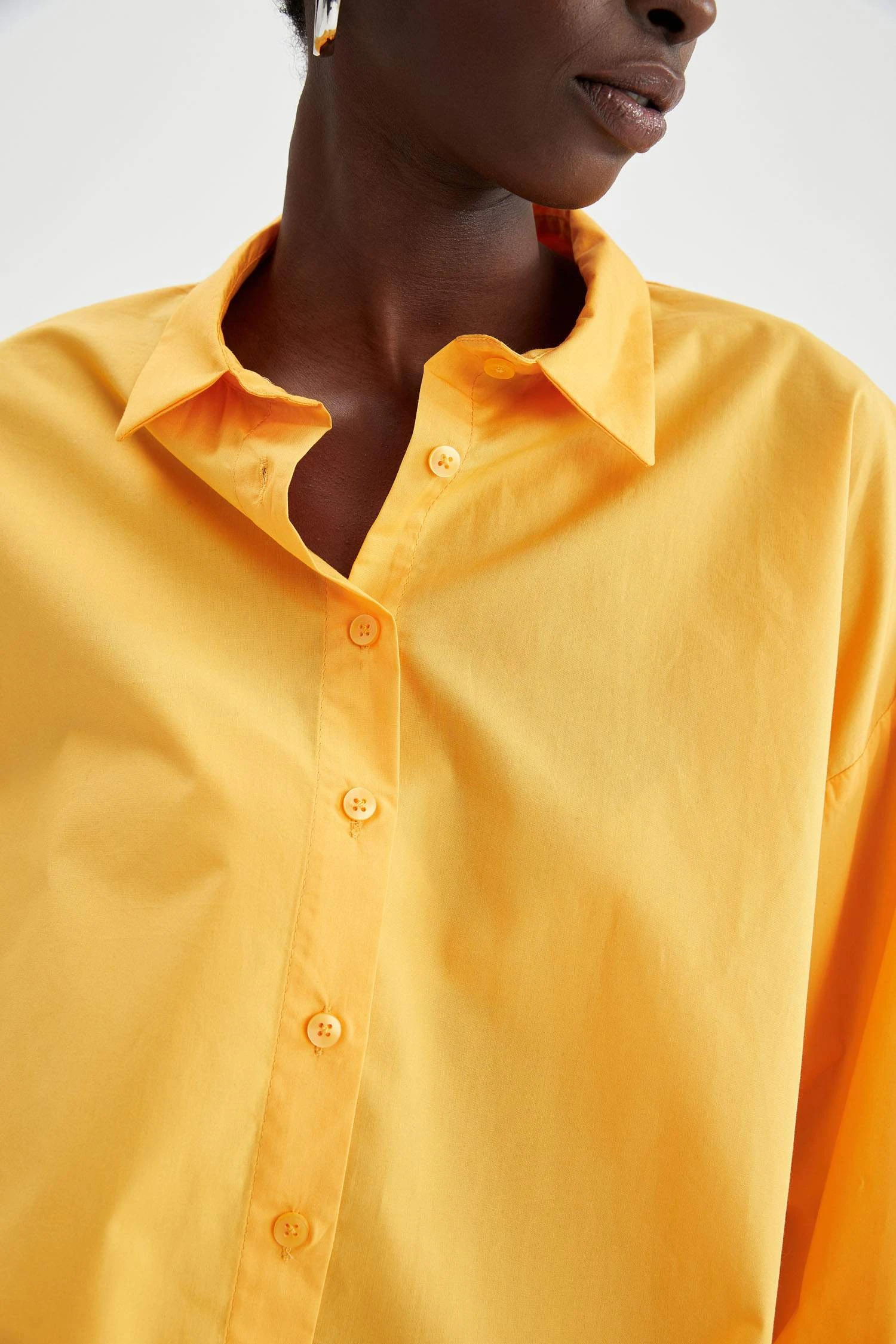 DeFacto Oversize Fit Uzun Kollu Poplin %100 Pamuk Gömlek 11 DeFacto Oversize Fit Uzun Kollu Poplin %100 Pamuk Gömlek – Bild 9