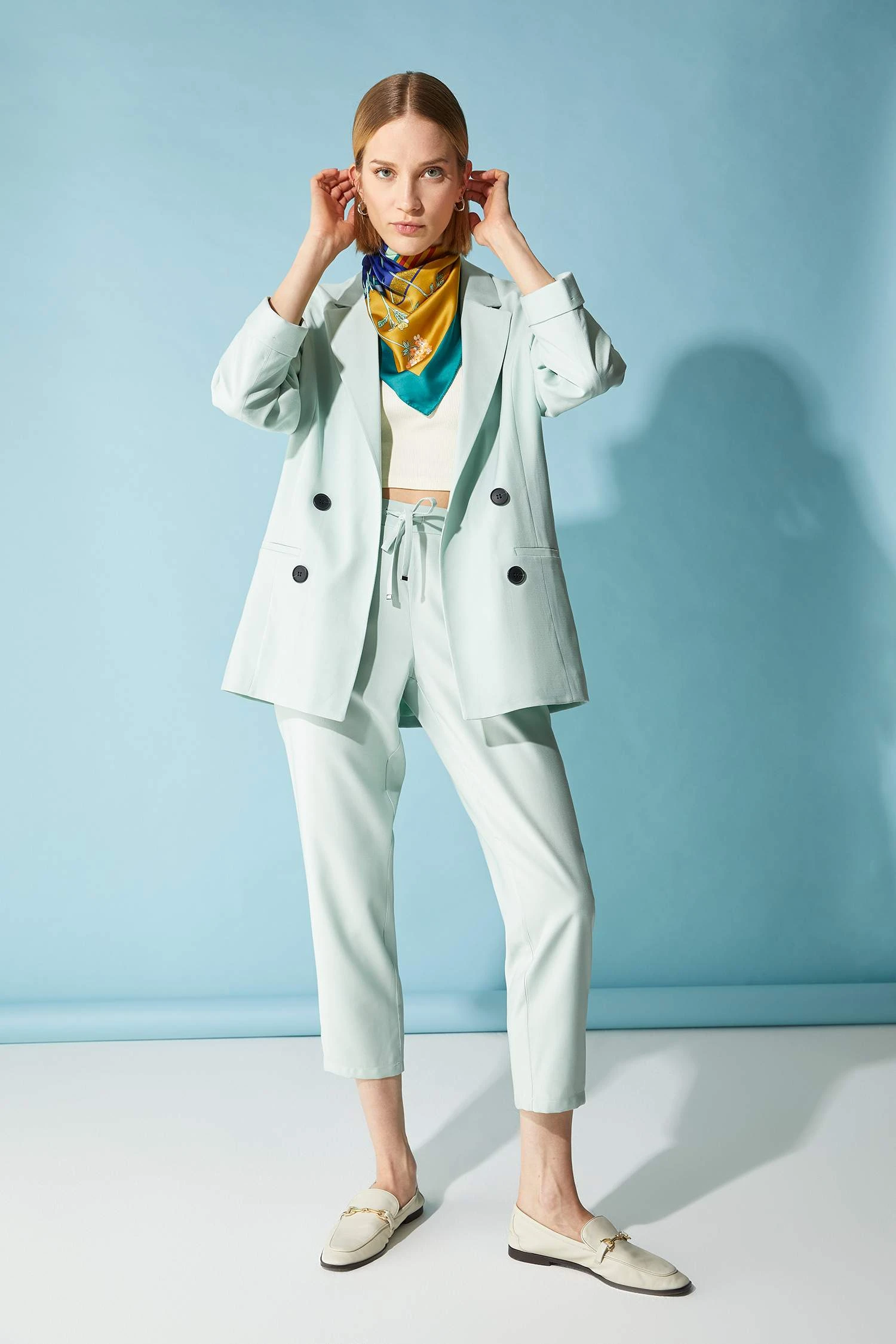 DeFacto Loose Fit Yarım Kollu Viskon Blazer Ceket 4 DeFacto Loose Fit Yarım Kollu Viskon Blazer Ceket – Bild 2