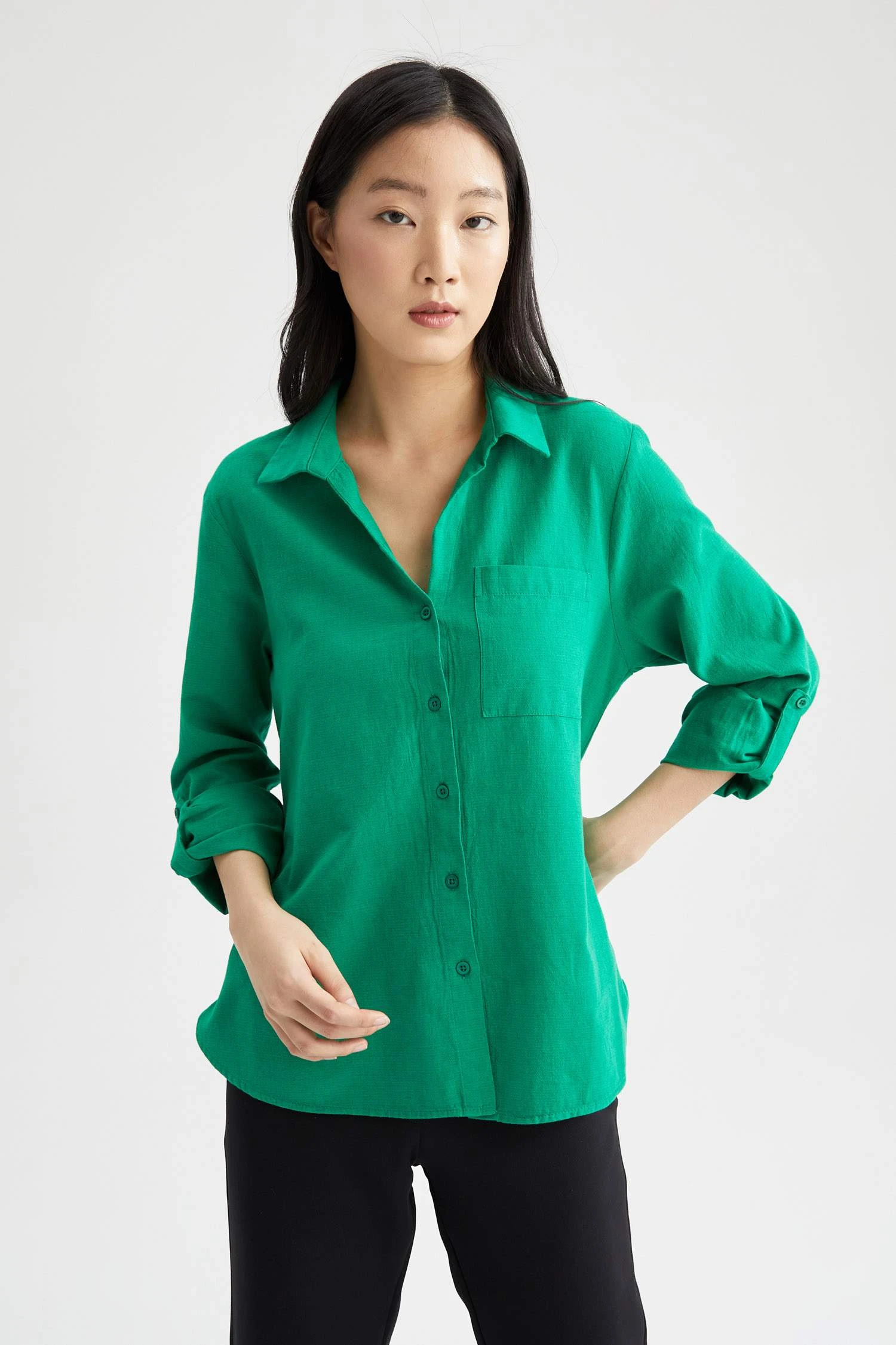 DeFacto Regular Fit Uzun Kollu Keten Görünümlü Gömlek 7 DeFacto Regular Fit Uzun Kollu Keten Görünümlü Gömlek – Bild 5