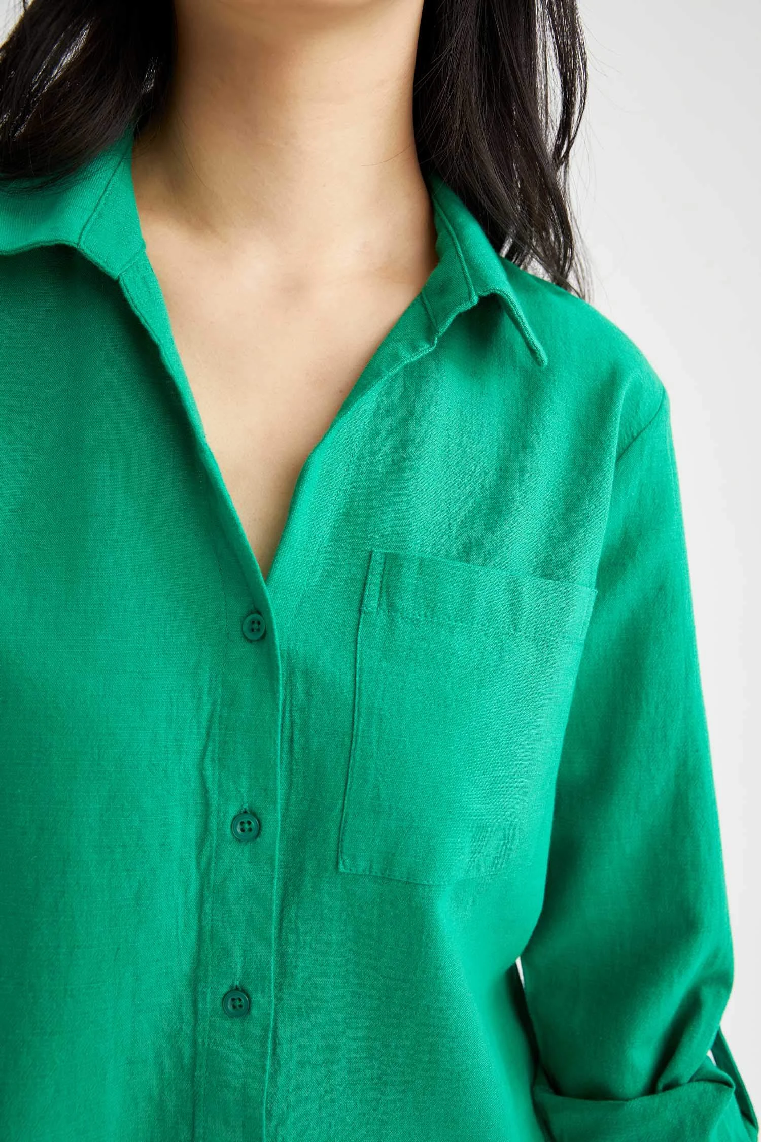 DeFacto Regular Fit Uzun Kollu Keten Görünümlü Gömlek 8 DeFacto Regular Fit Uzun Kollu Keten Görünümlü Gömlek – Bild 6