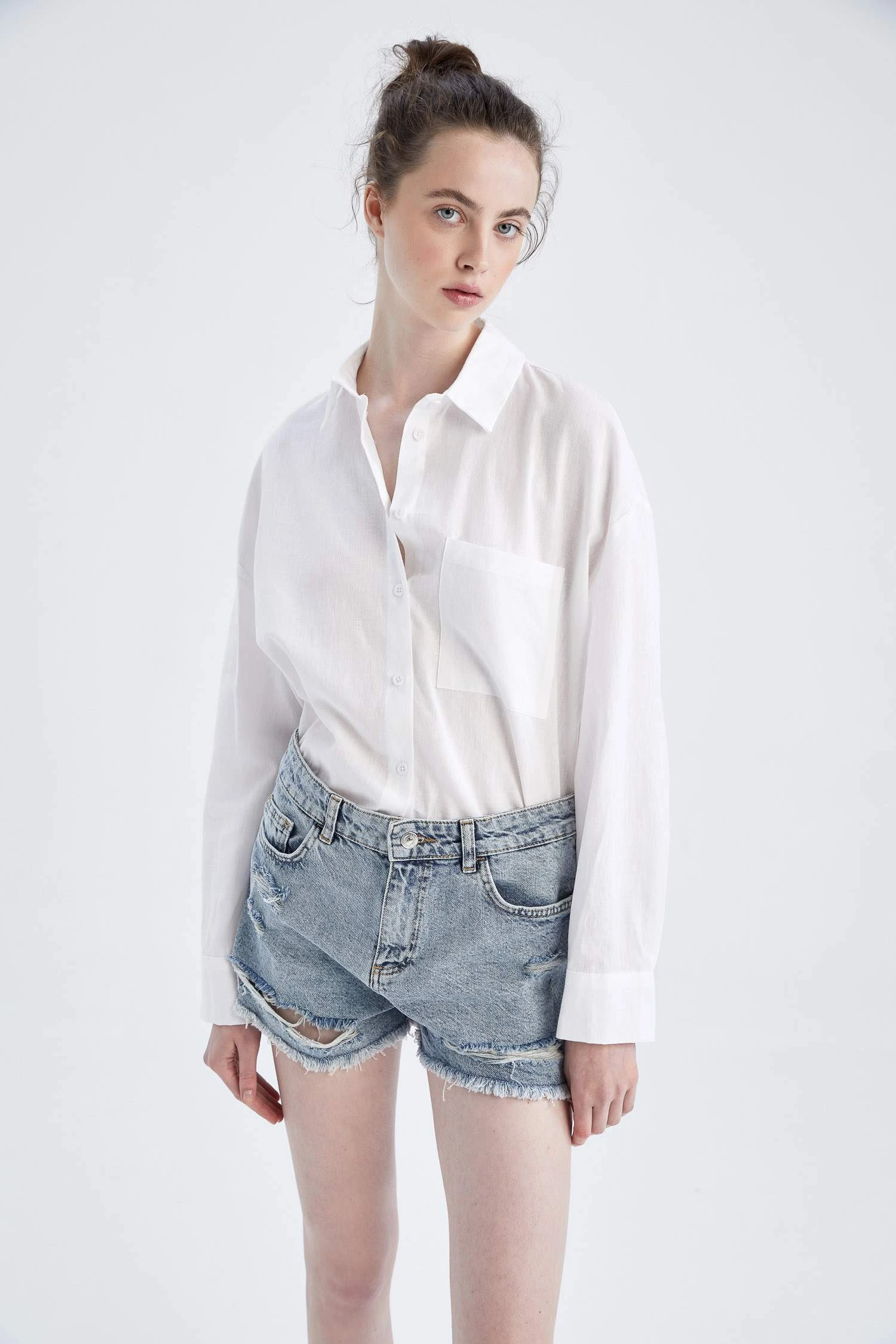 DeFacto Oversize Fit Keten Karışımlı Uzun Kollu Gömlek 3 DeFacto Oversize Fit Keten Karışımlı Uzun Kollu Gömlek