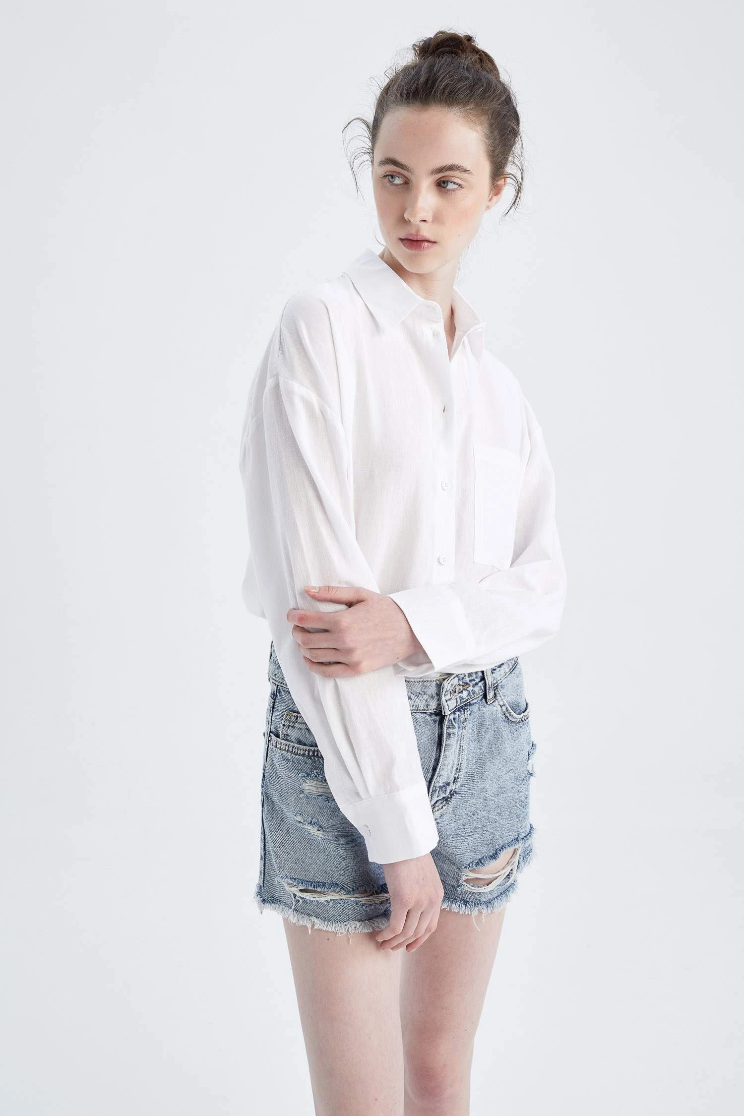 DeFacto Oversize Fit Keten Karışımlı Uzun Kollu Gömlek 6 DeFacto Oversize Fit Keten Karışımlı Uzun Kollu Gömlek – Bild 4