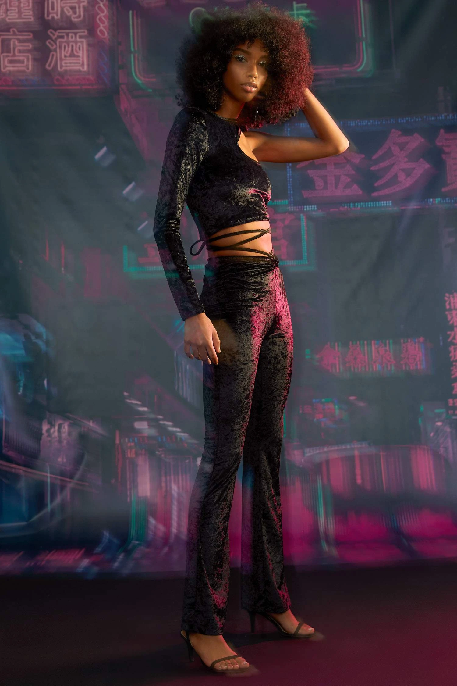 DeFacto İspanyol Paça Bel Detaylı Kadife Pantolon 5 DeFacto İspanyol Paça Bel Detaylı Kadife Pantolon – Bild 3