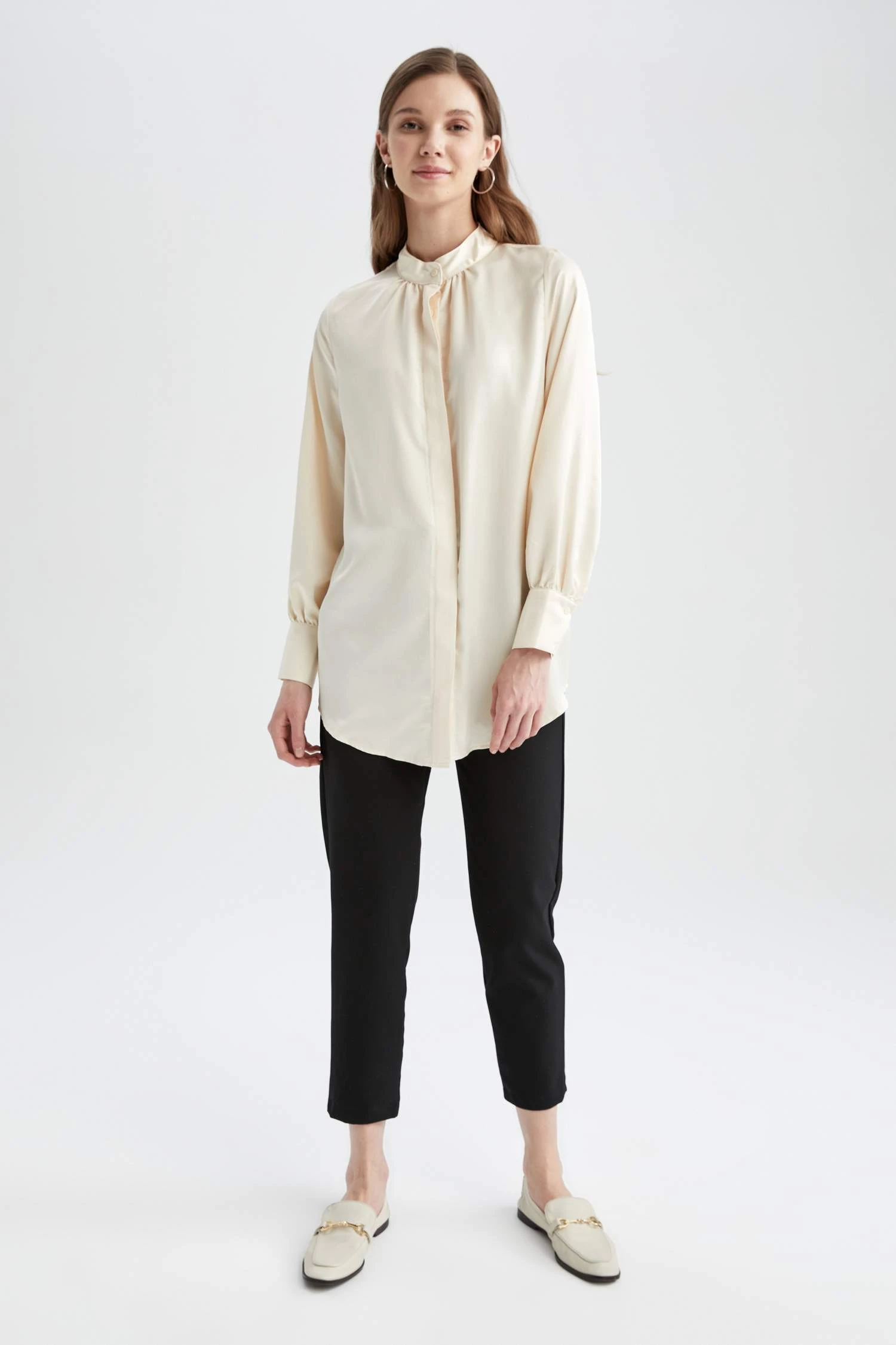 DeFacto Regular Fit Hakim Yaka Uzun Kollu Saten Tunik Gömlek 4 DeFacto Regular Fit Hakim Yaka Uzun Kollu Saten Tunik Gömlek – Bild 2