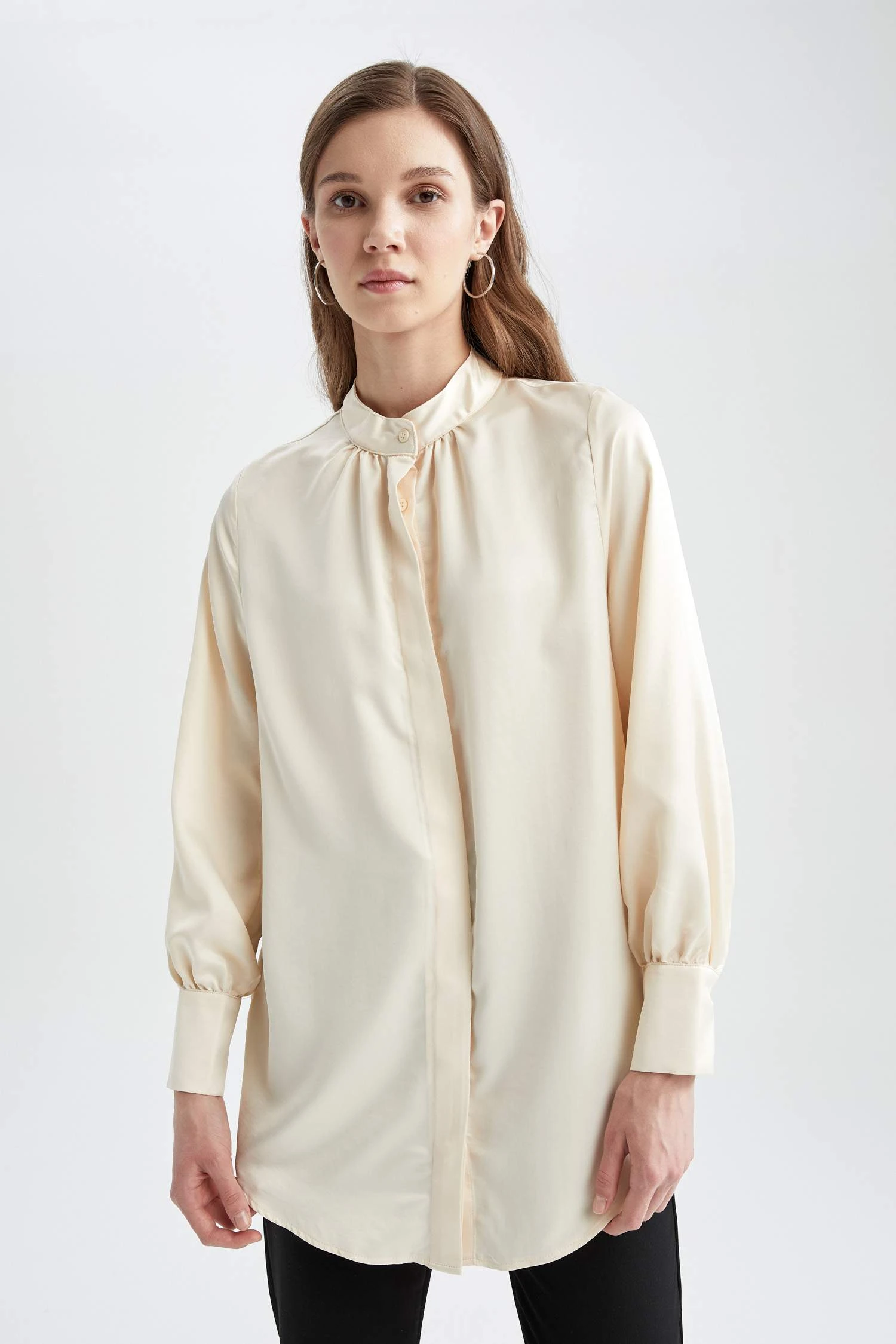 DeFacto Regular Fit Hakim Yaka Uzun Kollu Saten Tunik Gömlek 5 DeFacto Regular Fit Hakim Yaka Uzun Kollu Saten Tunik Gömlek – Bild 3