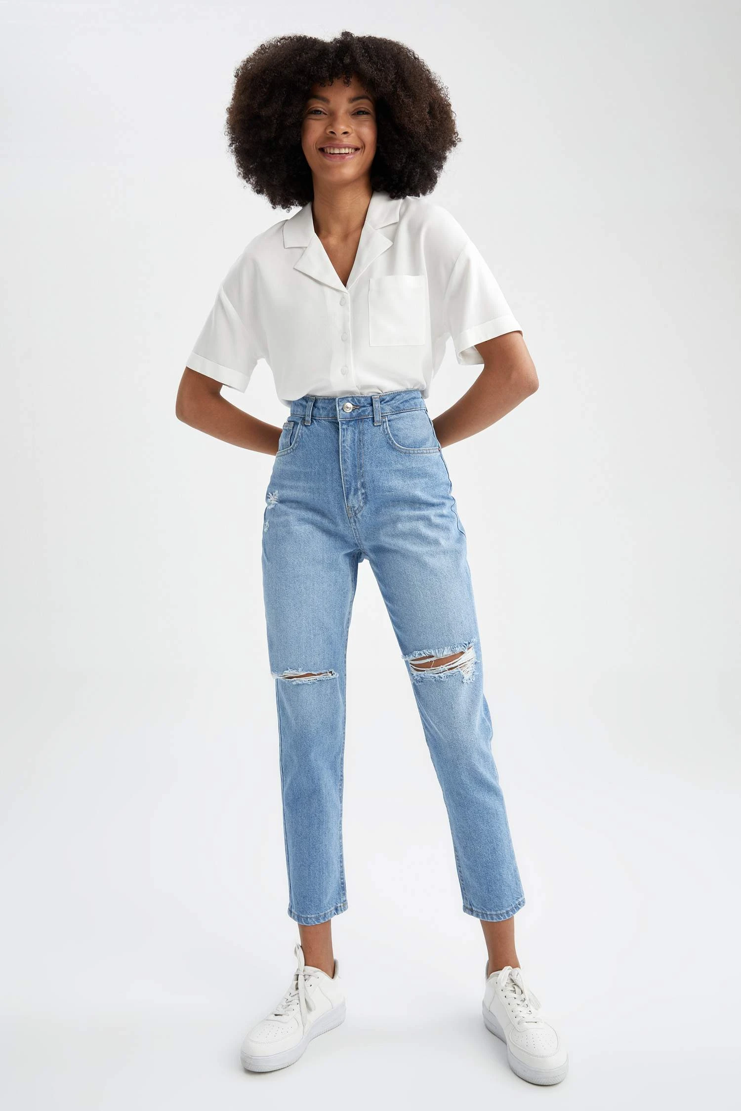 DeFacto Mom Fit Yüksek Bel Yırtık Detaylı Biley Boy Jean %100 Pamuk Pantolon 4 DeFacto Mom Fit Yüksek Bel Yırtık Detaylı Biley Boy Jean %100 Pamuk Pantolon – Bild 2