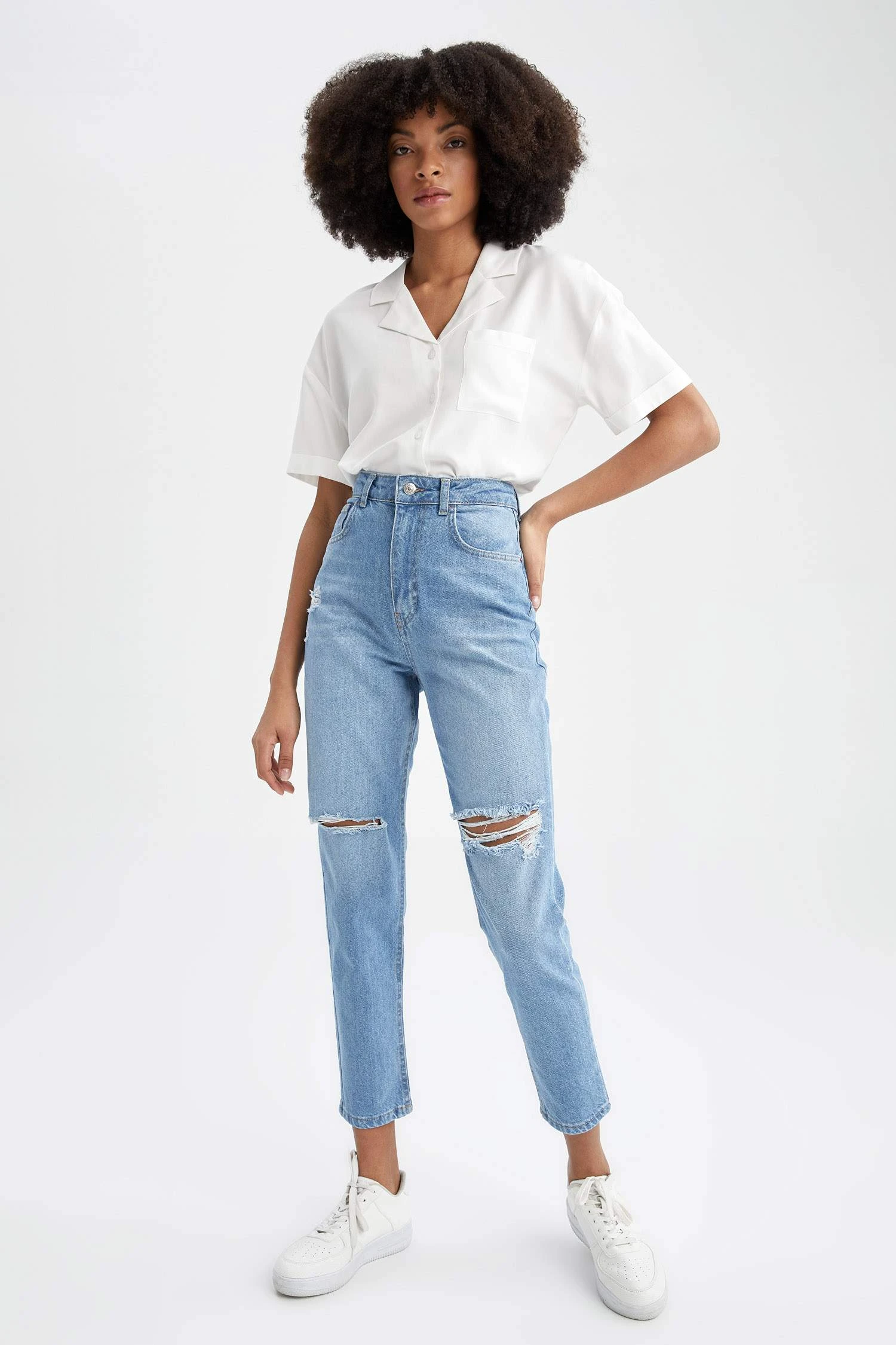 DeFacto Mom Fit Yüksek Bel Yırtık Detaylı Biley Boy Jean %100 Pamuk Pantolon 5 DeFacto Mom Fit Yüksek Bel Yırtık Detaylı Biley Boy Jean %100 Pamuk Pantolon – Bild 3