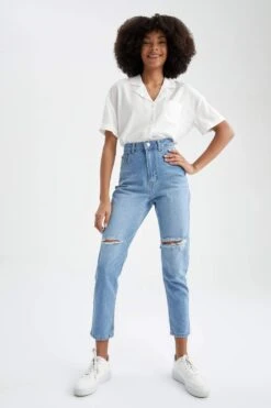 DeFacto Mom Fit Yüksek Bel Yırtık Detaylı Biley Boy Jean %100 Pamuk Pantolon 12 DeFacto Mom Fit Yüksek Bel Yırtık Detaylı Biley Boy Jean %100 Pamuk Pantolon -Tunik Style X1166AZ 22SP NM28 04 01