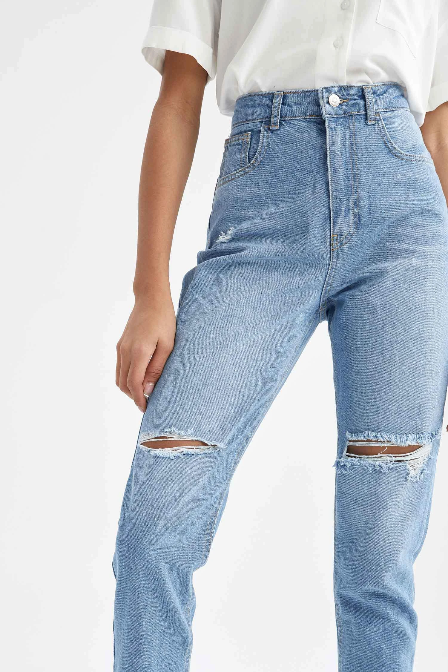 DeFacto Mom Fit Yüksek Bel Yırtık Detaylı Biley Boy Jean %100 Pamuk Pantolon 7 DeFacto Mom Fit Yüksek Bel Yırtık Detaylı Biley Boy Jean %100 Pamuk Pantolon – Bild 5