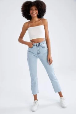 DeFacto Mary Straight Fit Yüksek Bel Jean Pantolon 15 DeFacto Mary Straight Fit Yüksek Bel Jean Pantolon -Tunik Style X1173AZ 22SP NM39 04 01