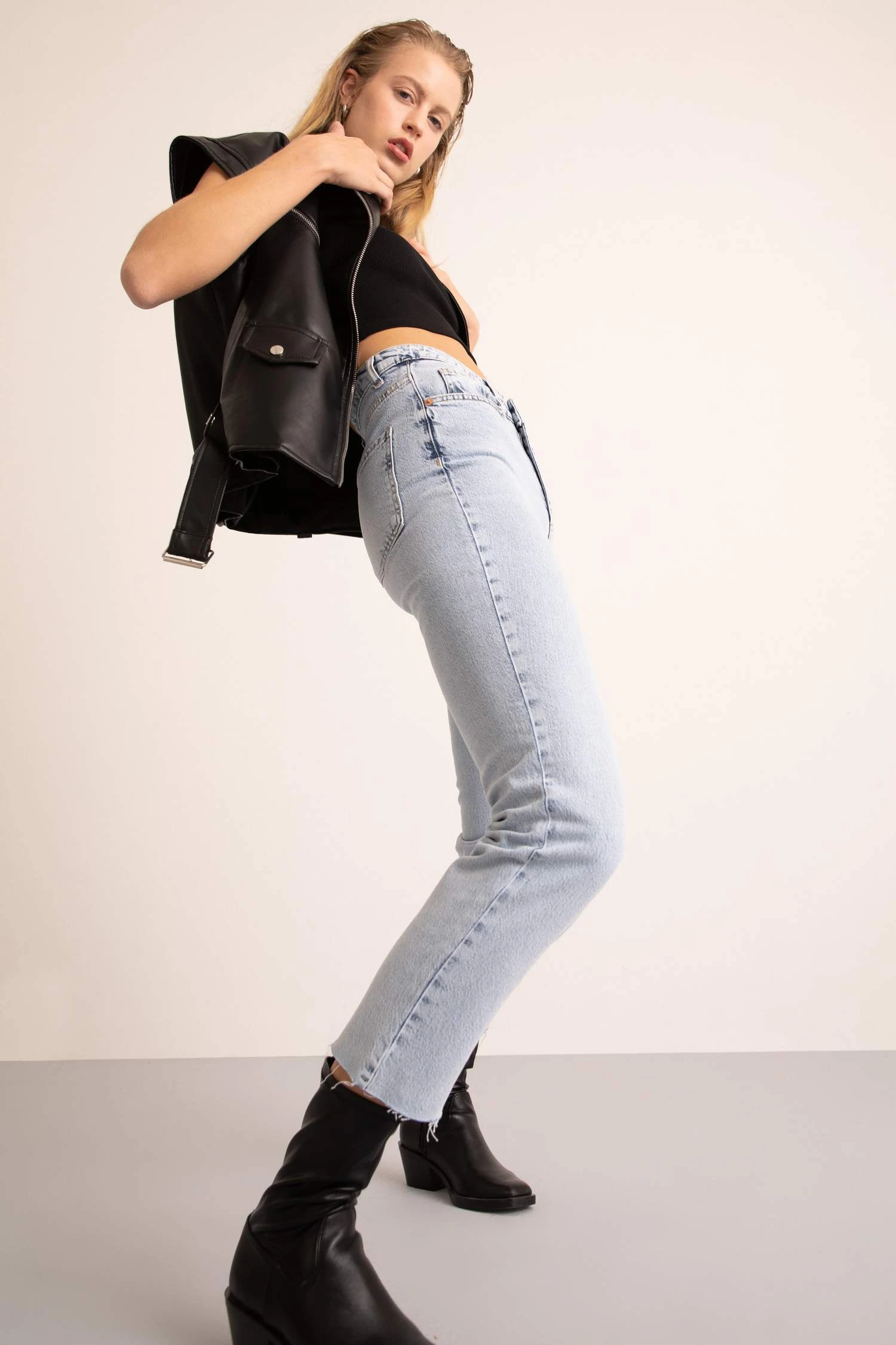 DeFacto Mary Straight Fit Yüksek Bel Jean Pantolon 10 DeFacto Mary Straight Fit Yüksek Bel Jean Pantolon – Bild 8