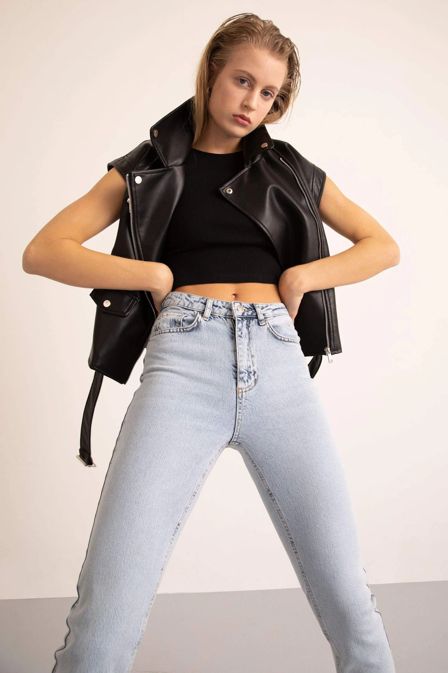 DeFacto Mary Straight Fit Yüksek Bel Jean Pantolon 11 DeFacto Mary Straight Fit Yüksek Bel Jean Pantolon – Bild 9