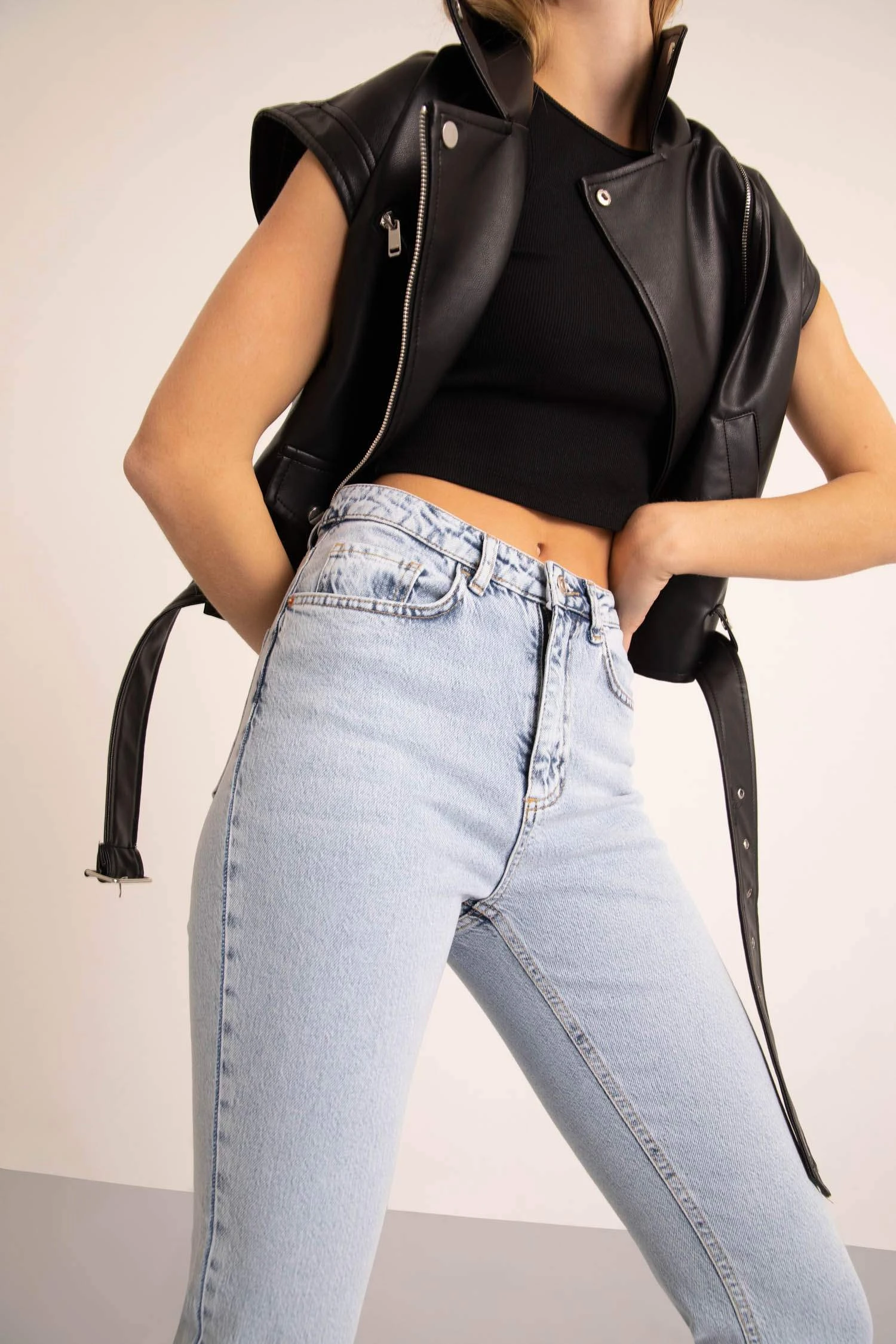 DeFacto Mary Straight Fit Yüksek Bel Jean Pantolon 12 DeFacto Mary Straight Fit Yüksek Bel Jean Pantolon – Bild 10