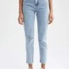 DeFacto Slim Fit Yüksek Bel Kesik Paça Yırtık Detaylı Bilek Boy Jean Pantolon