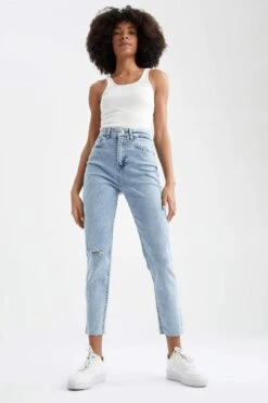 DeFacto Slim Fit Yüksek Bel Kesik Paça Yırtık Detaylı Bilek Boy Jean Pantolon -Tunik Style X1462AZ 22SP NM39 03 01