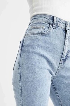 DeFacto Slim Fit Yüksek Bel Kesik Paça Yırtık Detaylı Bilek Boy Jean Pantolon -Tunik Style X1462AZ 22SP NM39 05 01