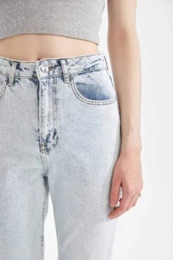 DeFacto Lina Yıkamalı Mom Fit Yüksek Bel Jean Pantolon -Tunik Style X3818AZ 22SM NM39 04 01
