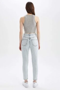 DeFacto Lina Yıkamalı Mom Fit Yüksek Bel Jean Pantolon -Tunik Style X3818AZ 22SM NM39 05 01