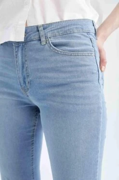 DeFacto Carmela Straight Fit Normal Bel Boru Paça Jean %100 Pamuk Pantolon 11 DeFacto Carmela Straight Fit Normal Bel Boru Paça Jean %100 Pamuk Pantolon -Tunik Style X3827AZ 22SM NM39 03 02