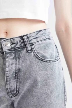 DeFacto Boyfriend Düşük Bel Soluk Efektli Jean %100 Pamuk Pantolon -Tunik Style X4398AZ 22SM NM55 04 01