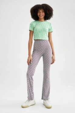 DeFacto Flare Fit Dama Desenli Jakarlı İspanyol Paça Pantolon 13 DeFacto Flare Fit Dama Desenli Jakarlı İspanyol Paça Pantolon -Tunik Style X4543AZ 22SP TR331 04 02