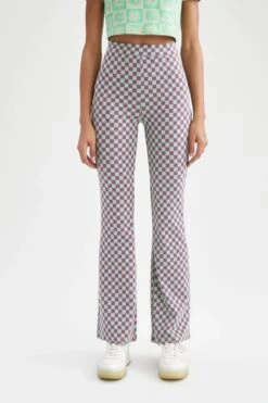 DeFacto Flare Fit Dama Desenli Jakarlı İspanyol Paça Pantolon 15 DeFacto Flare Fit Dama Desenli Jakarlı İspanyol Paça Pantolon -Tunik Style X4543AZ 22SP TR331 06 02