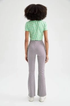 DeFacto Flare Fit Dama Desenli Jakarlı İspanyol Paça Pantolon 17 DeFacto Flare Fit Dama Desenli Jakarlı İspanyol Paça Pantolon -Tunik Style X4543AZ 22SP TR331 08 01