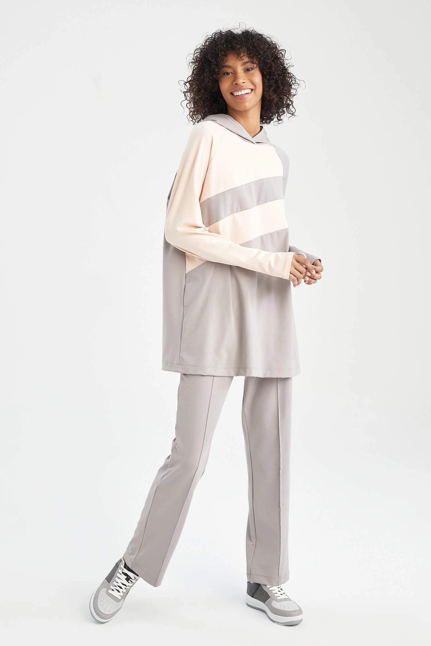 DeFacto Regular Fit Kapüşonlu Renk Bloklu Krep Uzun Kollu Tunik 8 DeFacto Regular Fit Kapüşonlu Renk Bloklu Krep Uzun Kollu Tunik – Bild 6