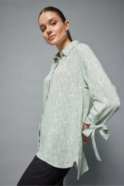 DeFacto Traditional Regular Fit Desenli Fiyonk Detaylı Gömlek -Tunik Style X6695AZ 23SP GN50 04 02