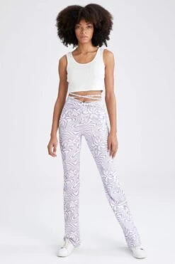 DeFacto Coool Desenli Normal Bel İspanyol Paça Uzun Pantolon -Tunik Style X7048AZ 22SP PR40 06 01