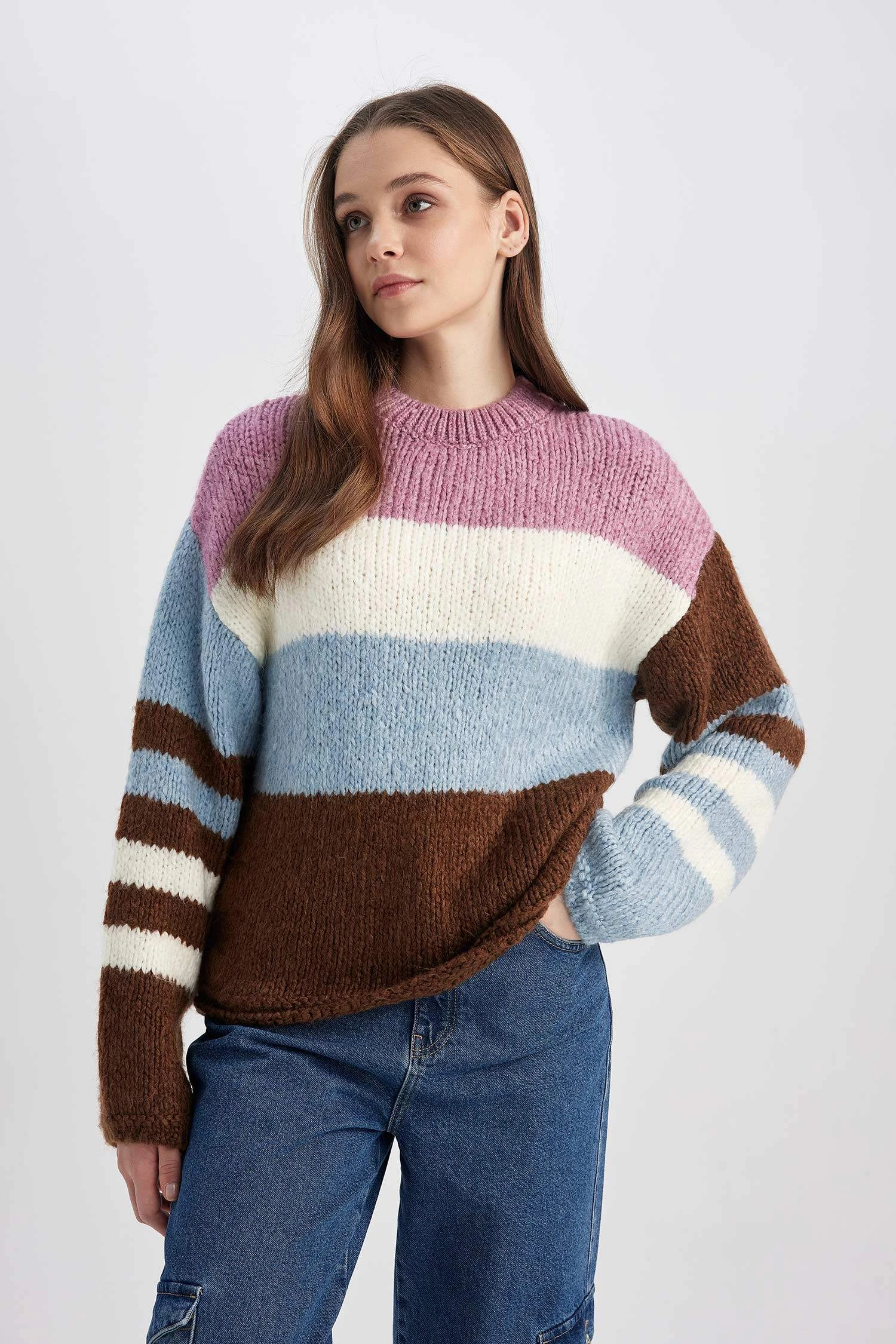 DeFacto Coool Oversize Fit Bisiklet Yaka Triko Kazak 6 DeFacto Coool Oversize Fit Bisiklet Yaka Triko Kazak – Bild 4