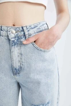 DeFacto Geniş Paça Yüksek Bel Paça Ucu Kesik Detaylı Jean %100 Pamuk Pantolon -Tunik Style Y0082AZ 22SM NM39 06 01
