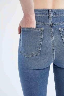 DeFacto İspanyol Paça Yüksek Bel Paça Ucu Kesik Jean Pantolon -Tunik Style Y0089AZ 22SM NM28 05 01