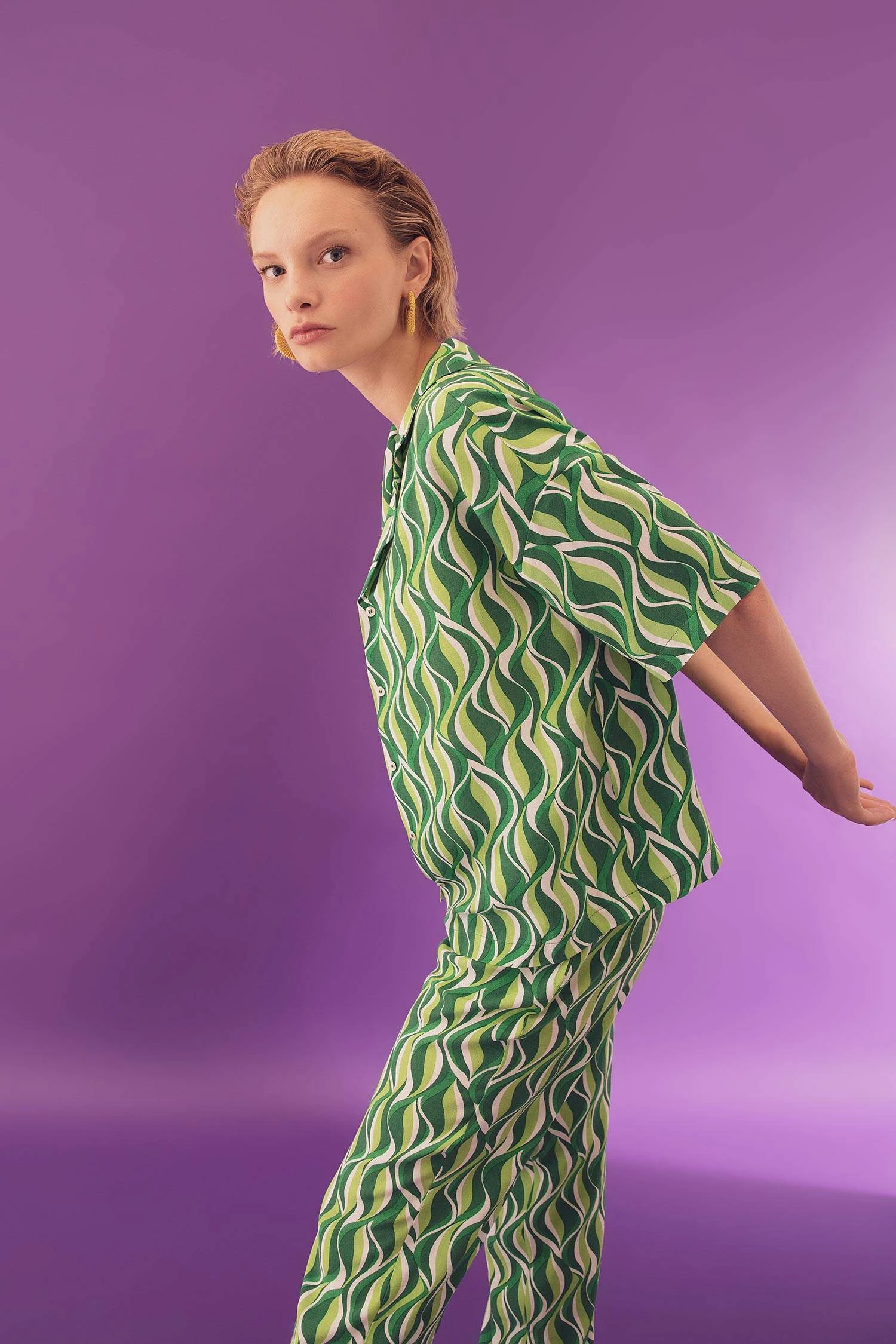 DeFacto Regular Fit Polo Yaka Maroken Kısa Kollu Gömlek 4 DeFacto Regular Fit Polo Yaka Maroken Kısa Kollu Gömlek – Bild 2