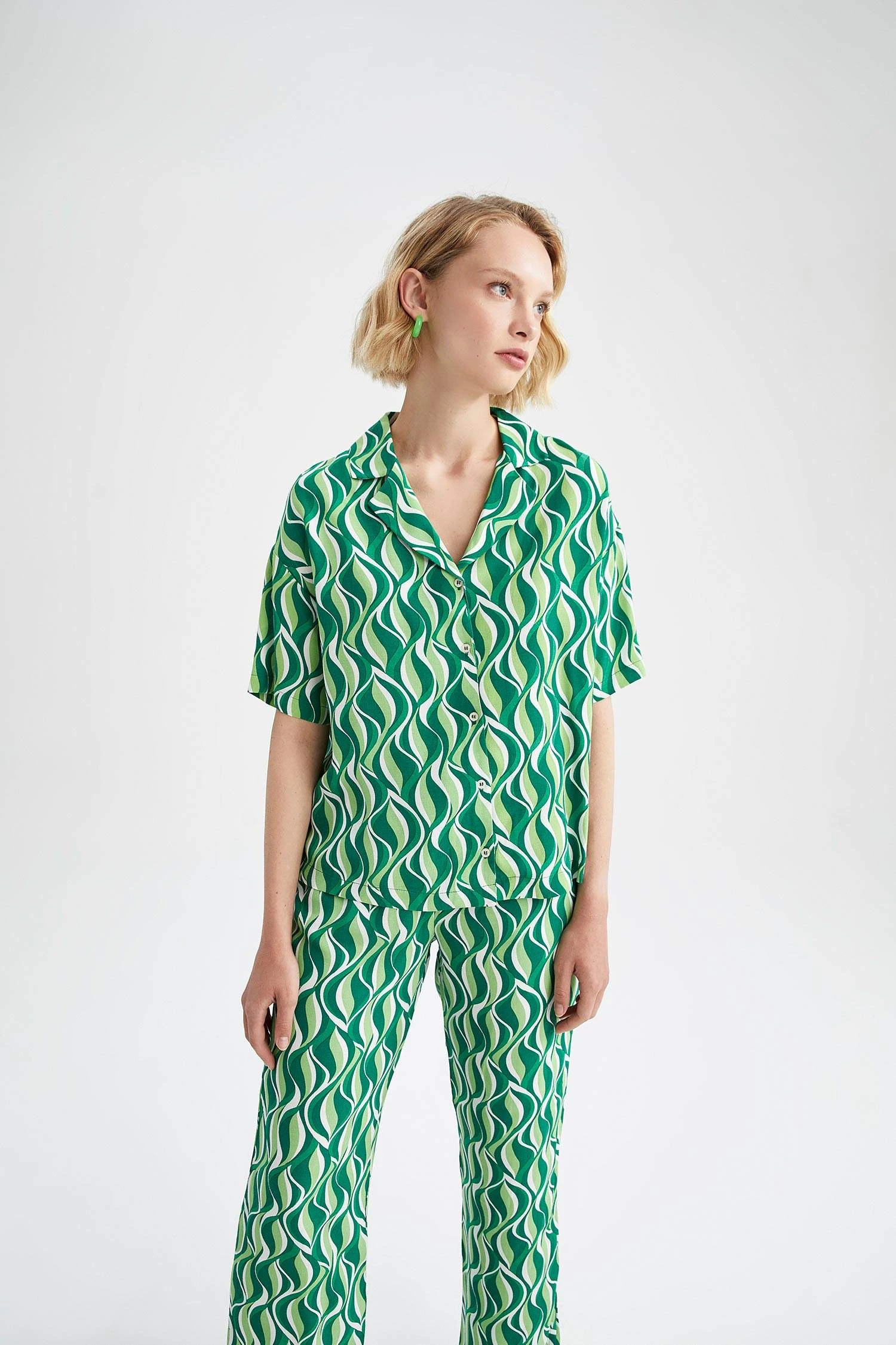 DeFacto Regular Fit Polo Yaka Maroken Kısa Kollu Gömlek 8 DeFacto Regular Fit Polo Yaka Maroken Kısa Kollu Gömlek – Bild 6