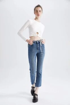 DeFacto Straight Fit Yüksek Bel Kesik Uçlu Paça Geri Dönüşümlü Jean Pantolon -Tunik Style Y8942AZ 22AU NM28 03 02