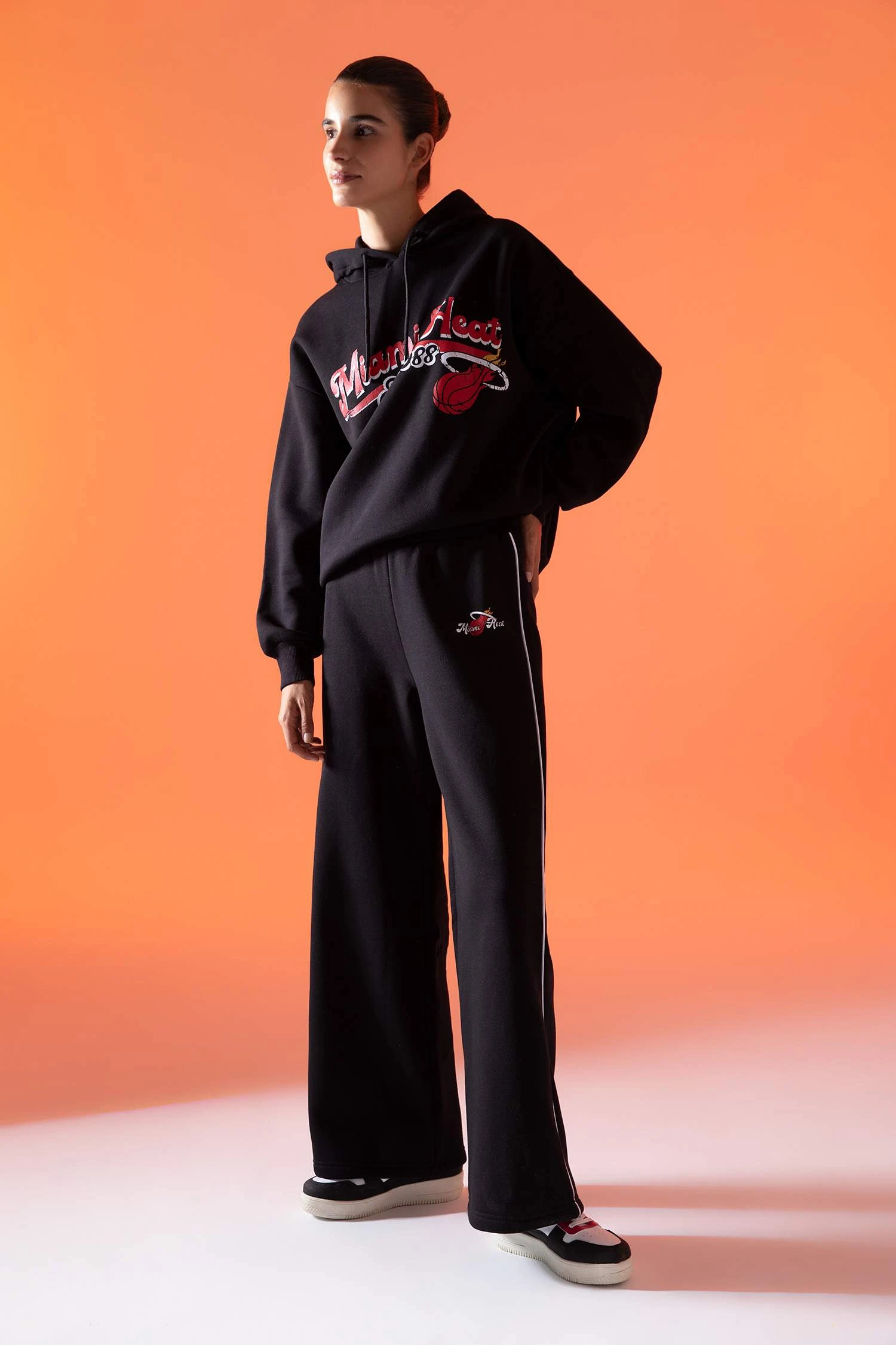 DeFactoFit NBA Miami Heat Sürdürülebilir Palazzo Eşofman Altı 4 DeFactoFit NBA Miami Heat Sürdürülebilir Palazzo Eşofman Altı – Bild 2