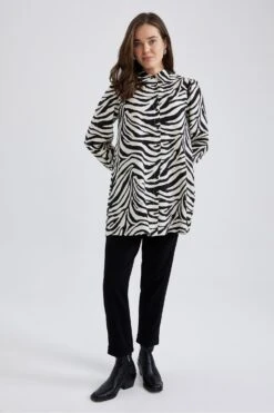 DeFacto Regular Fit Zebra Desenli Uzun Kollu Tunik -Tunik Style Z5838AZ 23SP BK27 05 02