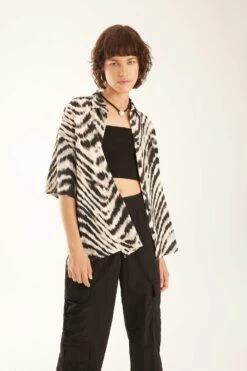 DeFacto Oversize Fit Zebra Desenli Kısa Kollu Gömlek -Tunik Style Z7390AZ 23SM BK27 03 02