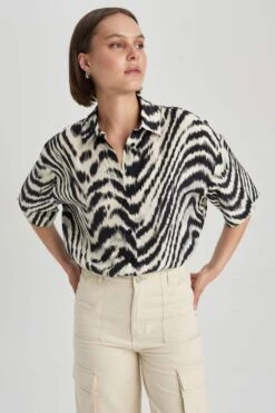 DeFacto Oversize Fit Zebra Desenli Kısa Kollu Gömlek -Tunik Style Z7390AZ 23SM BK27 04 02